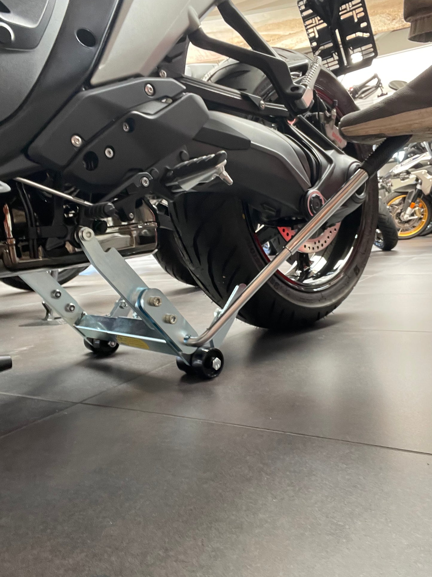 BMW R1300R / RS Lifter