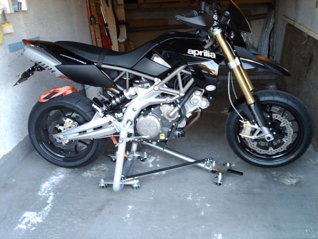 Motorbike-Lifter Sport Beispielfotos Aprilia