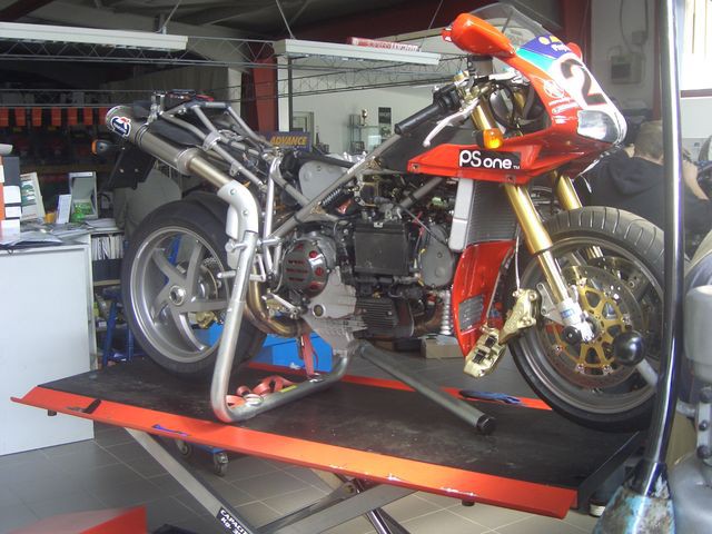 Motorbike-Lifter Sport Beispielfotos Ducati