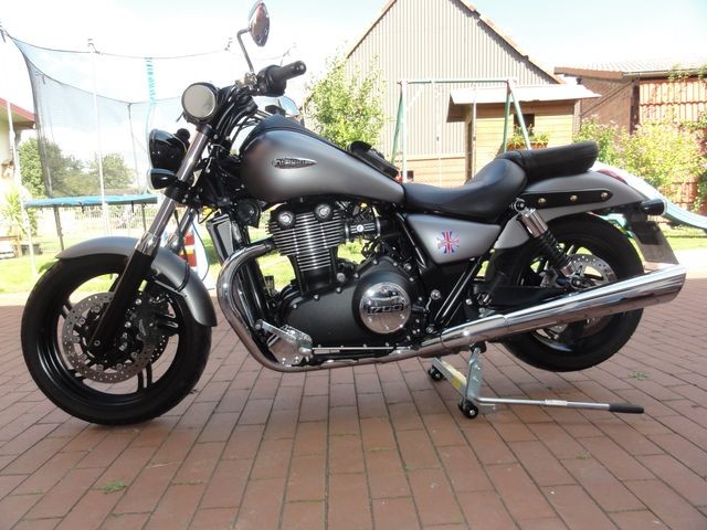 Triumph-Thunderbird-Lifter