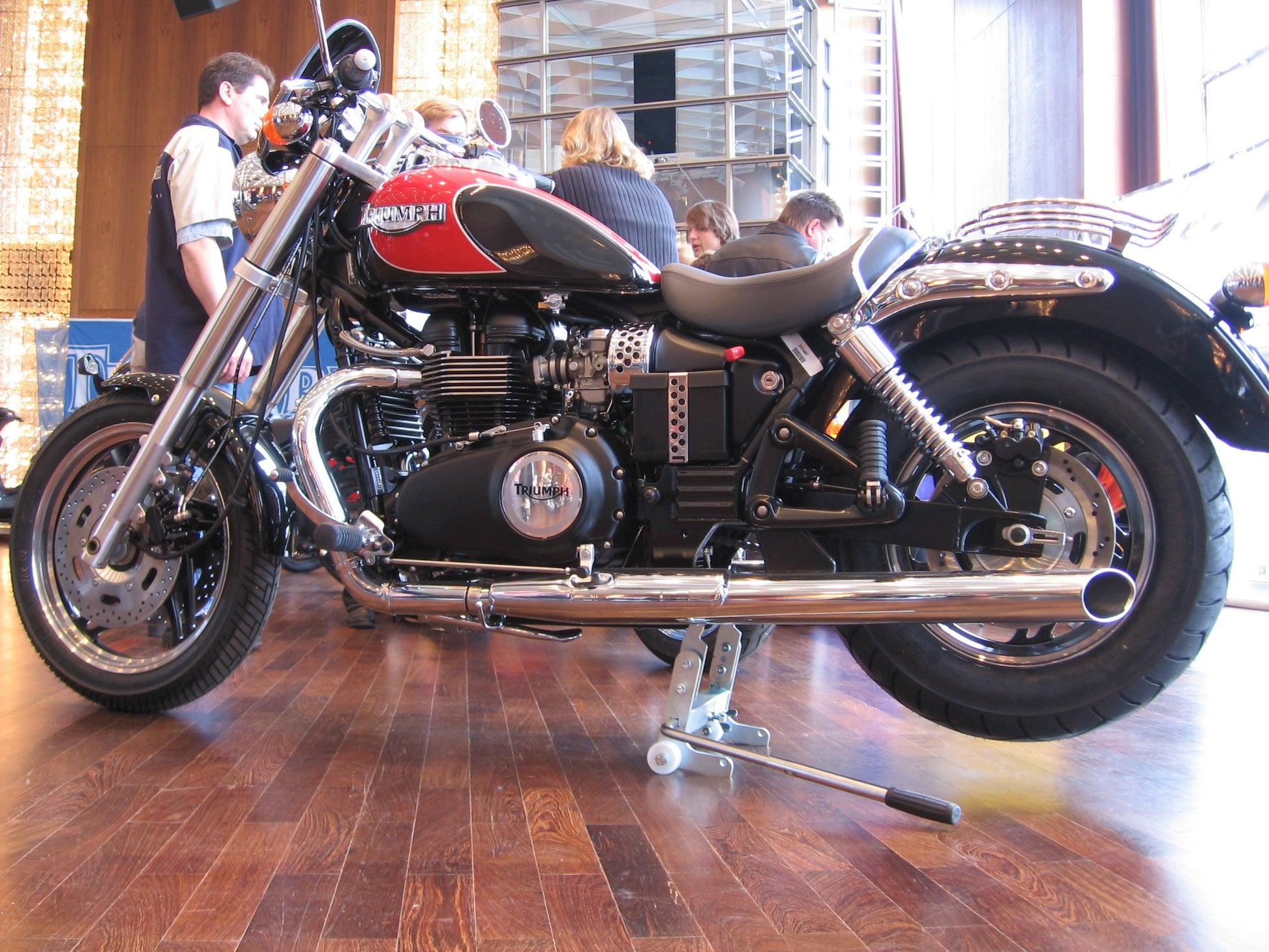 Triumph-Cruiser-Lifter