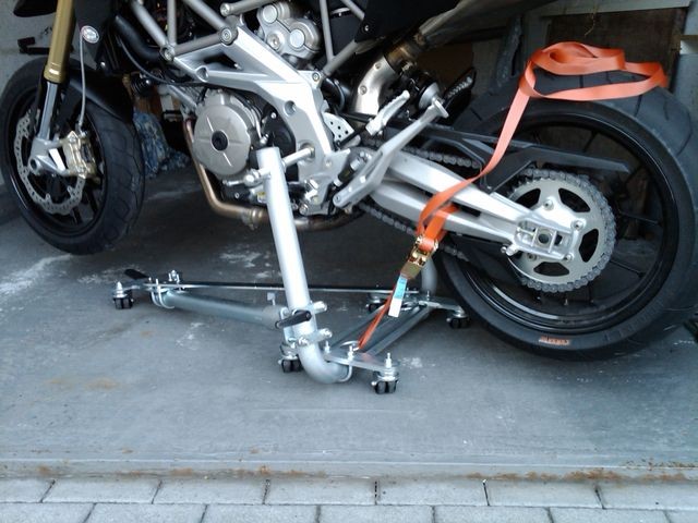 Motorbike-Lifter Sport Beispielfotos Aprilia