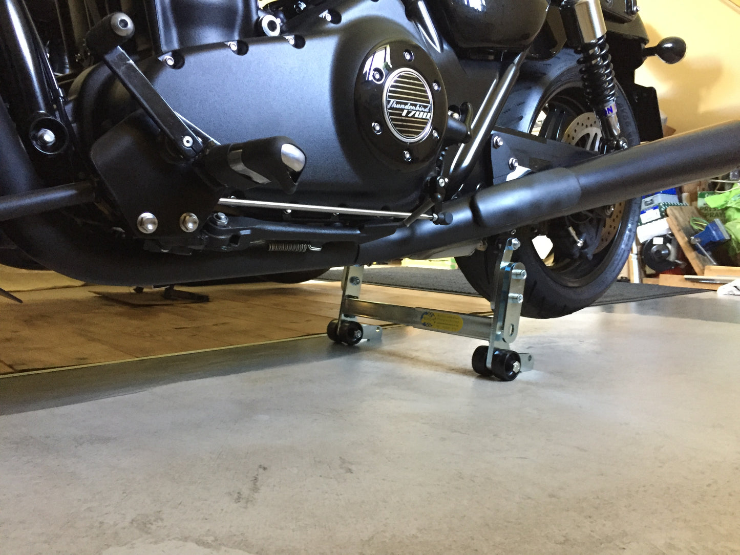 Triumph-Thunderbird-Lifter