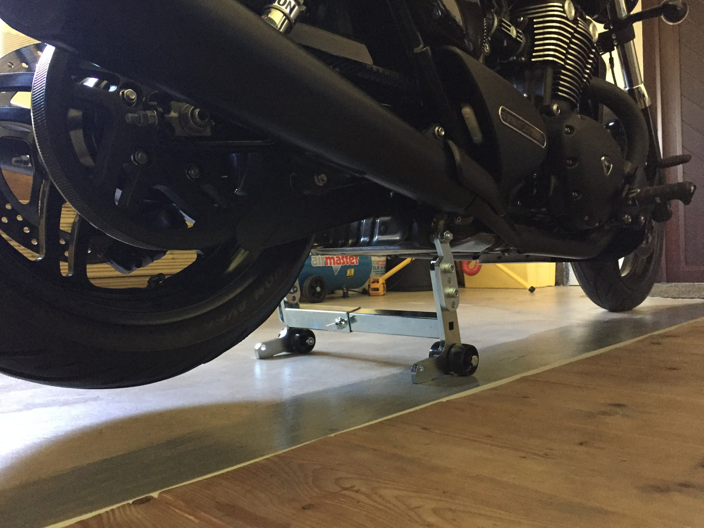 Triumph-Thunderbird-Lifter