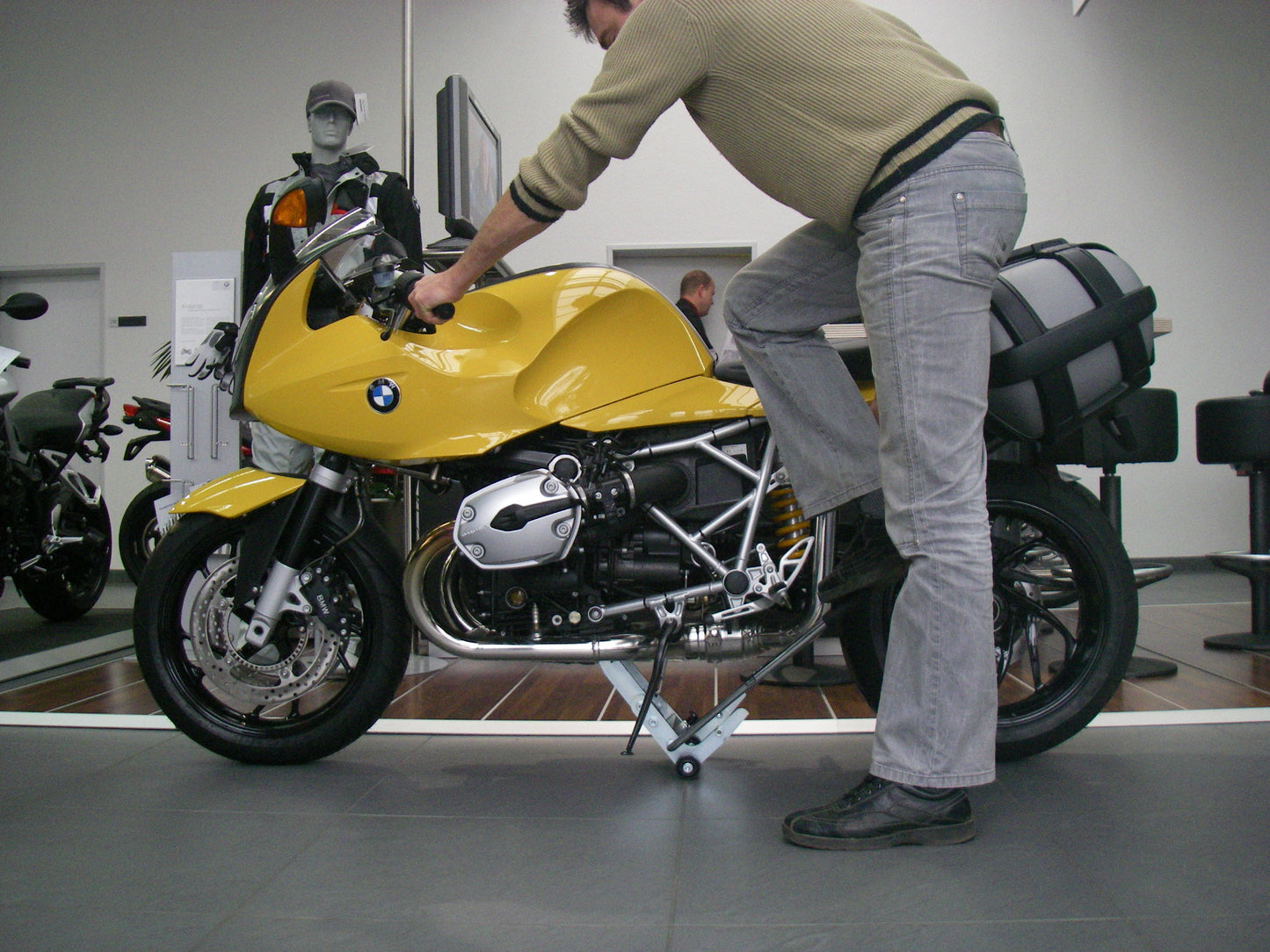 BMW R1200S Lifter