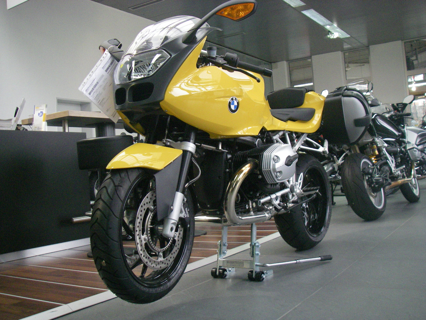 BMW R1200S Lifter